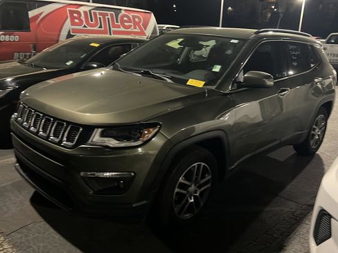 Used 2020 Jeep Compass Latitude image 1