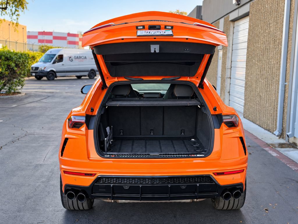 Used 2021 Lamborghini Urus AWD/4WD image 25
