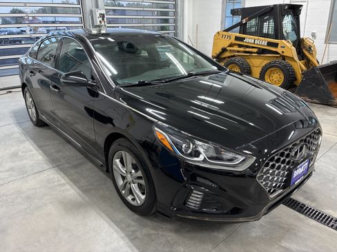Used 2018 Hyundai Sonata Sport FWD image 2