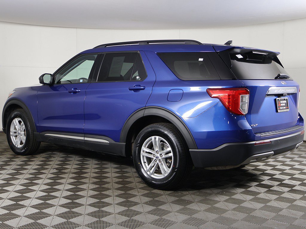 Used 2023 Ford Explorer XLT w/ Equipment Group 202A AWD/4WD image 9