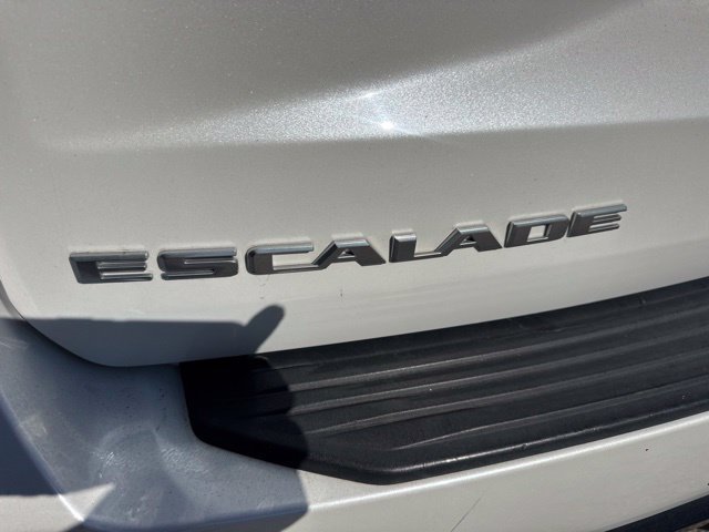 Used 2023 Cadillac Escalade Premium Luxury AWD/4WD image 9