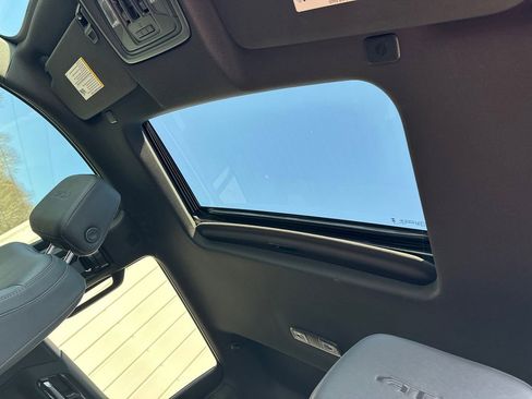 Used 2025 GMC Sierra 1500 AT4 w/ AT4 Premium Package image 33