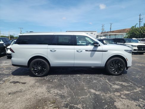 New 2026 Lincoln Navigator L Black Label AWD/4WD image 6