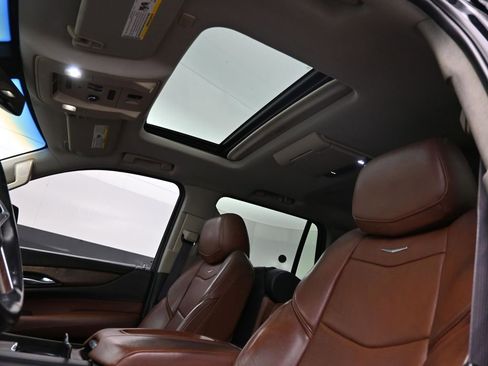 Used 2017 Cadillac Escalade Premium Luxury RWD image 20