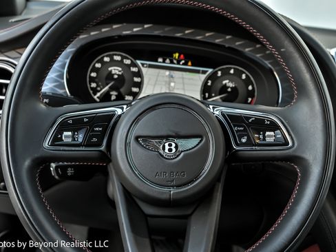 Used 2023 Bentley Bentayga image 36