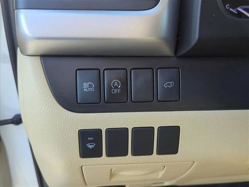 Used 2019 Toyota Highlander XLE FWD image 11