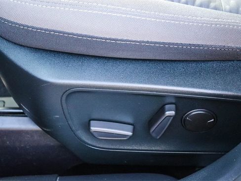 Used 2020 Ford Escape SE image 24