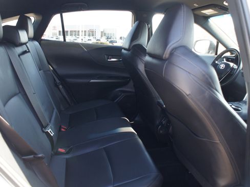 Used 2023 Toyota Venza XLE image 21