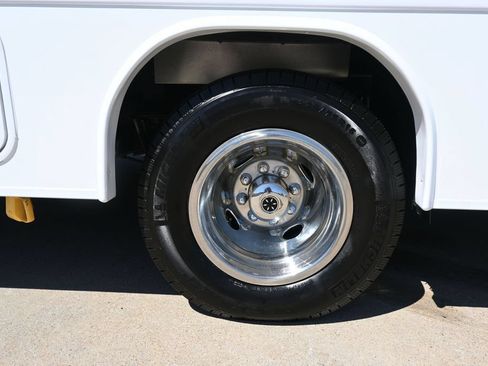 Used 2017 Ford E-450 and Econoline 450 Super Duty w/ Motorhome Prep Package RWD image 78