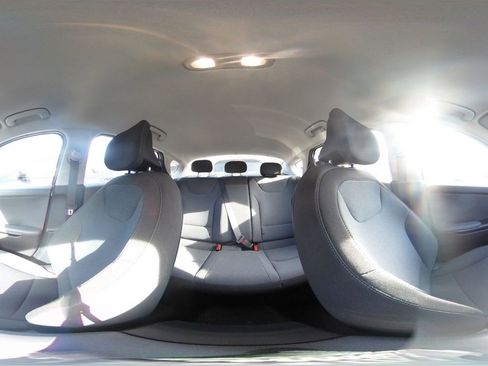 Used 2025 Kia K4 LXS image 42