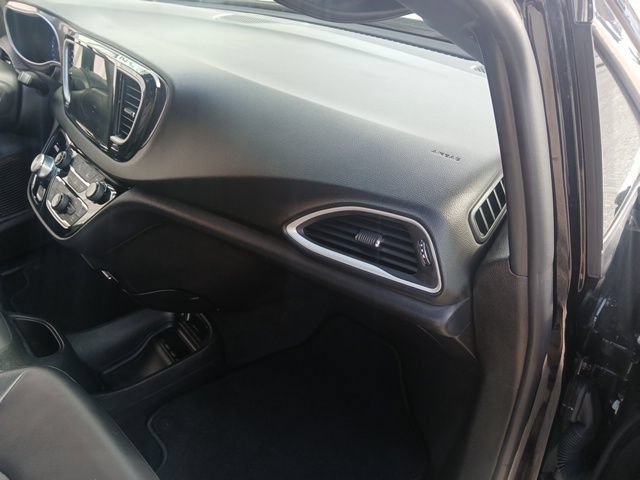Used 2025 Chrysler Pacifica Select FWD image 25