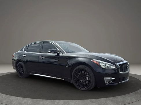 Used 2017 INFINITI Q70 L 3.7 image 3