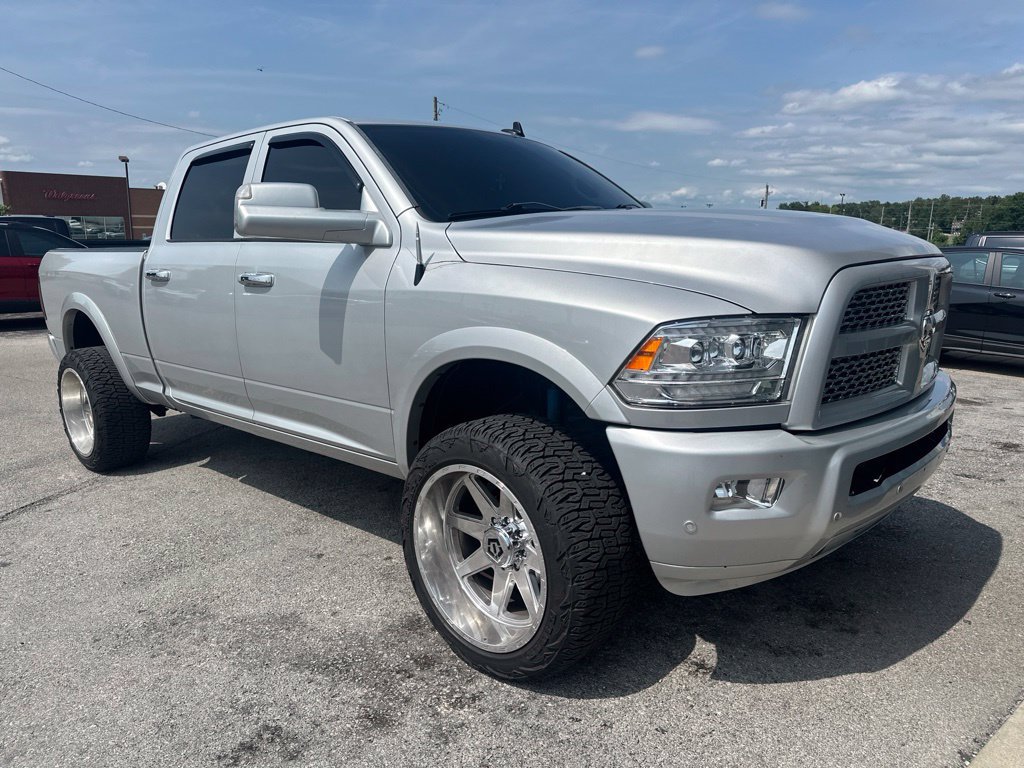 Used 2017 RAM 2500 Laramie AWD/4WD image 2