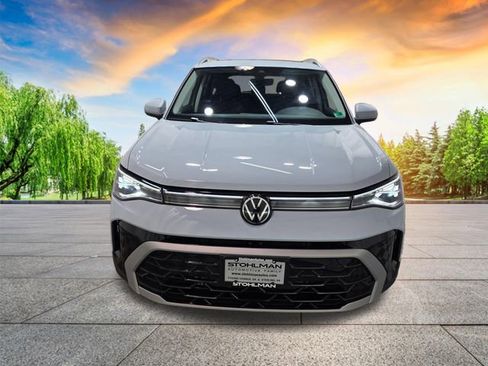 Used 2025 Volkswagen Taos SEL image 9