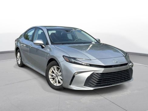 Used 2025 Toyota Camry LE FWD image 4