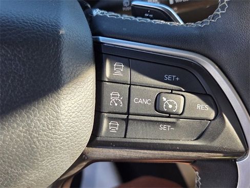 Used 2023 Jeep Grand Cherokee Limited image 22