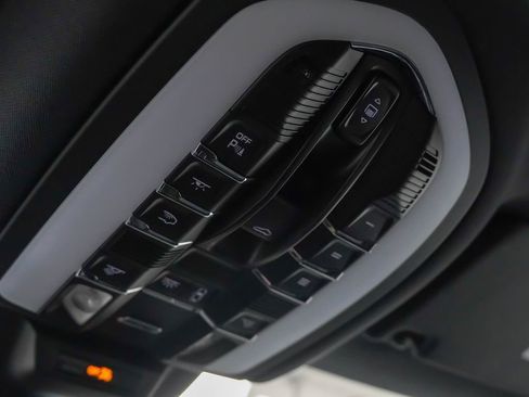 Used 2026 Porsche Macan AWD/4WD image 24