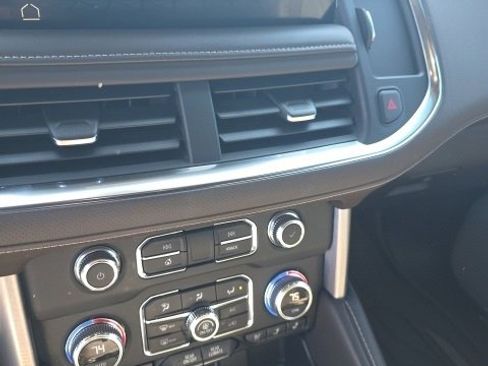 Used 2022 GMC Yukon SLT w/ SLT Premium Package image 5