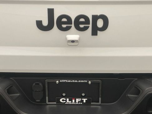 Used 2021 Jeep Gladiator Sport AWD/4WD image 24