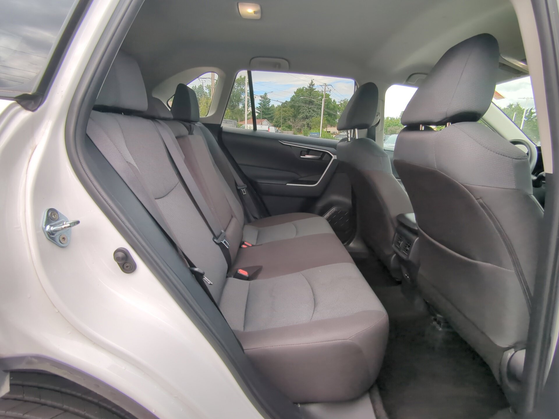 Used 2025 Toyota RAV4 XLE FWD image 10