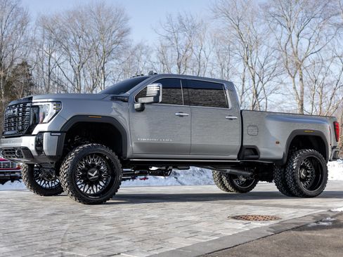 Used 2026 GMC Sierra 3500 Denali Ultimate image 4