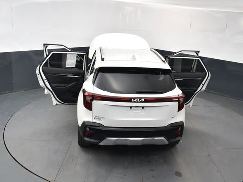 Used 2024 Kia Seltos SX w/ SX Sunroof Package image 18