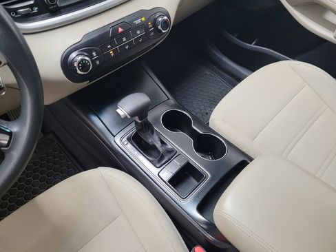 Used 2020 Kia Sorento LX FWD image 26
