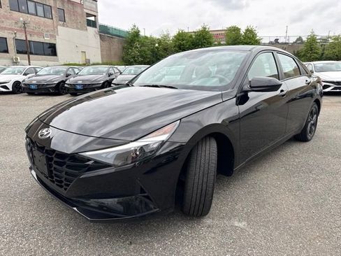 Certified 2023 Hyundai Elantra SEL w/ Cargo Package FWD image 3
