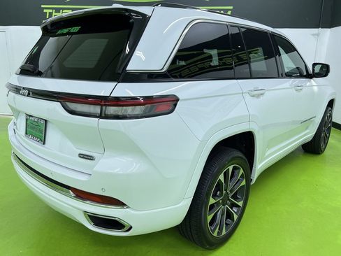 Used 2023 Jeep Grand Cherokee Overland AWD/4WD image 10