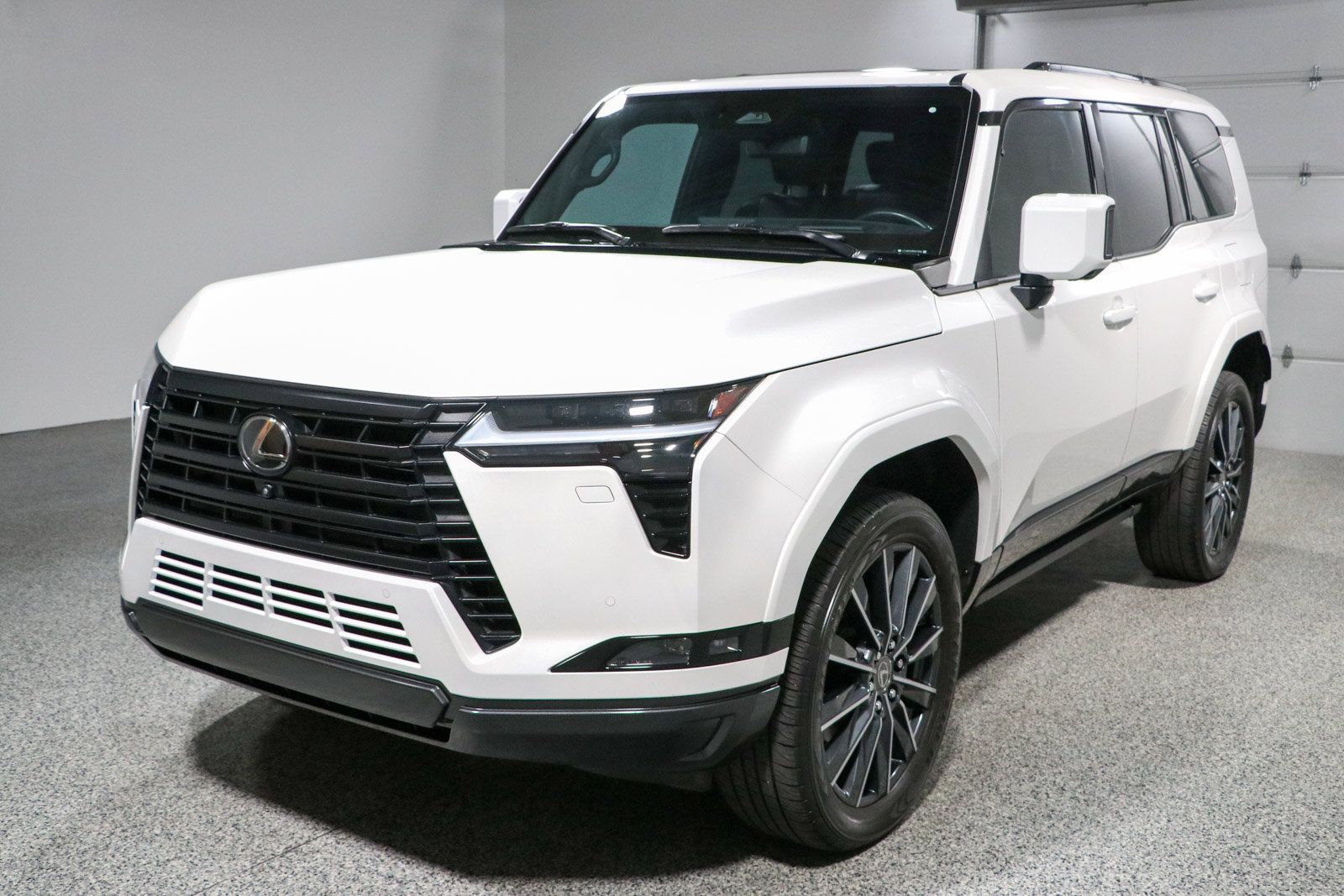 Used 2024 Lexus GX 550 w/ Accessory Package (Z1) AWD/4WD image 36