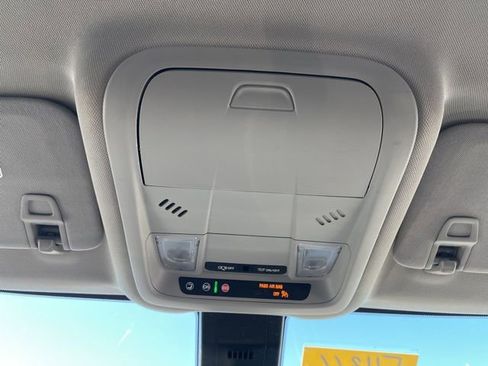 Used 2021 Chevrolet Equinox LT image 25