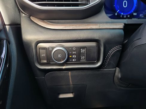 Used 2023 Ford Explorer Platinum w/ Technology Package AWD/4WD image 30