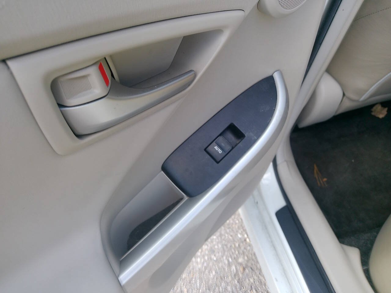 Used 2013 Toyota Prius Five FWD image 12