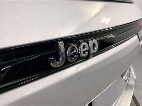 Used 2022 Jeep Grand Cherokee Overland w/ Luxury Tech Group IV image 30