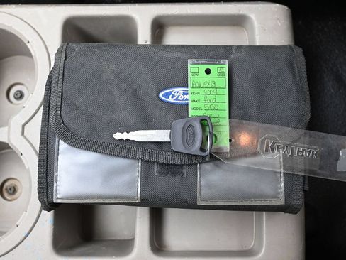 Used 2009 Ford F550 2WD Regular Cab Super Duty image 15