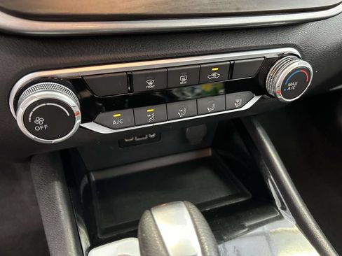 Used 2024 Nissan Altima 2.5 SV FWD image 23