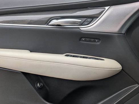 Certified 2025 Cadillac XT5 Sportv w/ Technology Package image 20