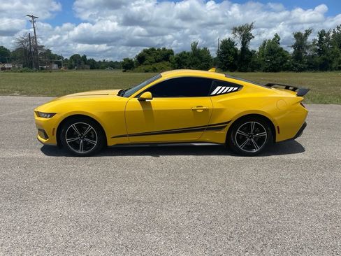 Used 2024 Ford Mustang Coupe RWD image 2
