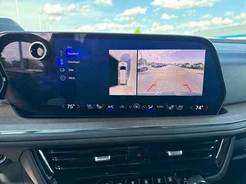 Used 2025 Chevrolet Tahoe High Country AWD/4WD image 25
