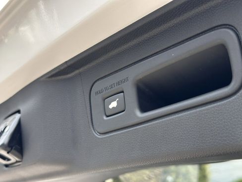 New 2025 Honda Pilot Touring image 8