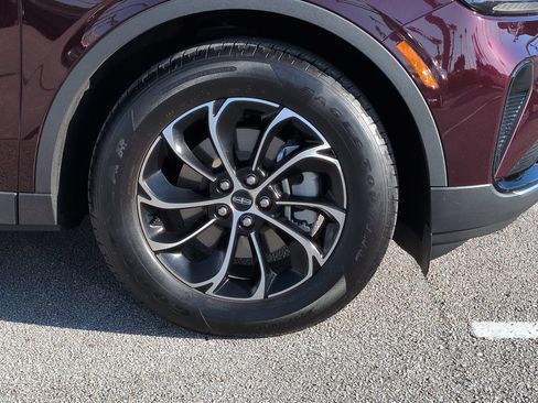 Used 2025 Lincoln Nautilus Premier AWD/4WD image 11