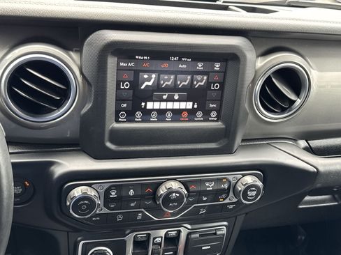 Used 2019 Jeep Wrangler Unlimited Sahara w/ Cold Weather Group AWD/4WD image 20