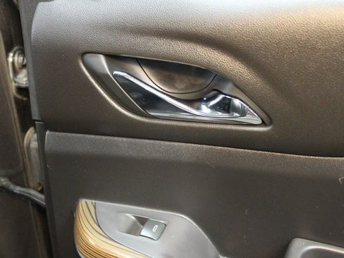 Used 2020 GMC Acadia SLE image 13