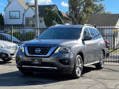 Used 2017 Nissan Pathfinder SV