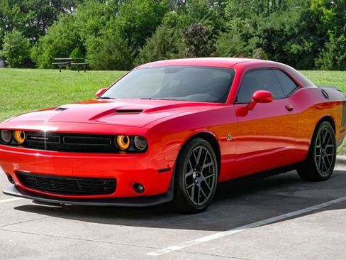 Used 2016 Dodge Challenger R/T Scat Pack RWD image 3