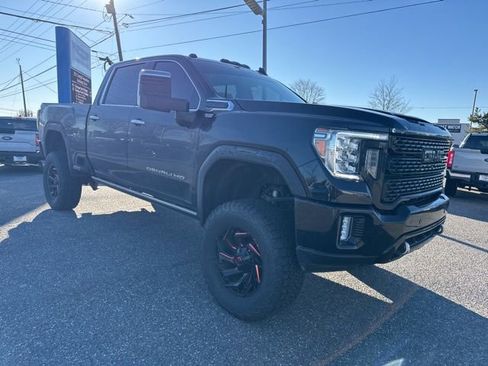 Used 2023 GMC Sierra 2500 Denali w/ Denali Black Diamond Edition image 4