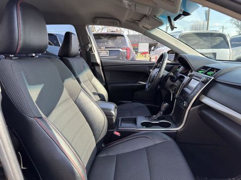 Used 2017 Toyota Camry SE image 36