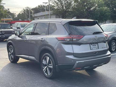 Used 2024 Nissan Rogue SL AWD/4WD image 5