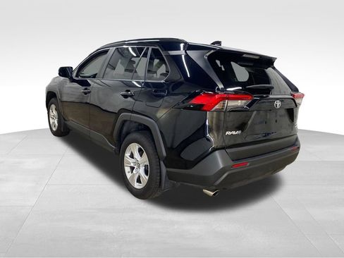 Used 2019 Toyota RAV4 XLE w/ Convenience Package AWD/4WD image 4