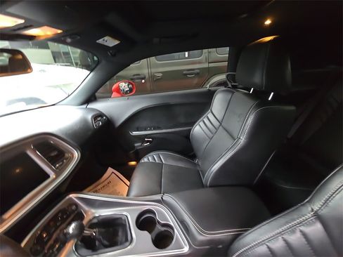 Used 2017 Dodge Challenger SRT Hellcat image 12